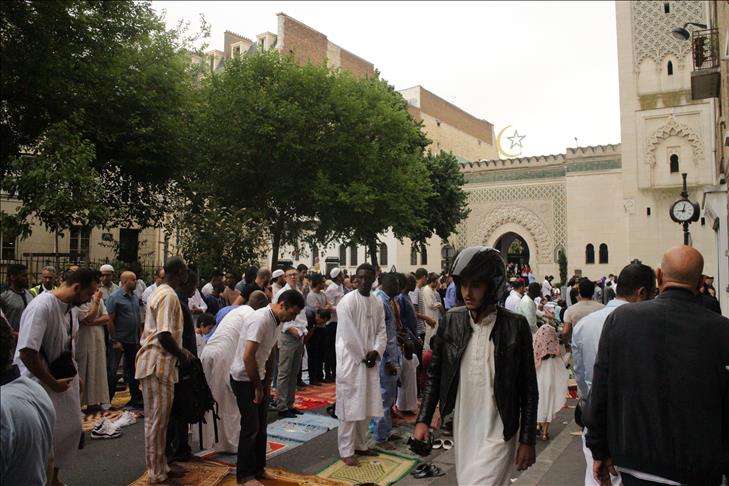 Muslims worldwide celebrate Eid al-Fitr