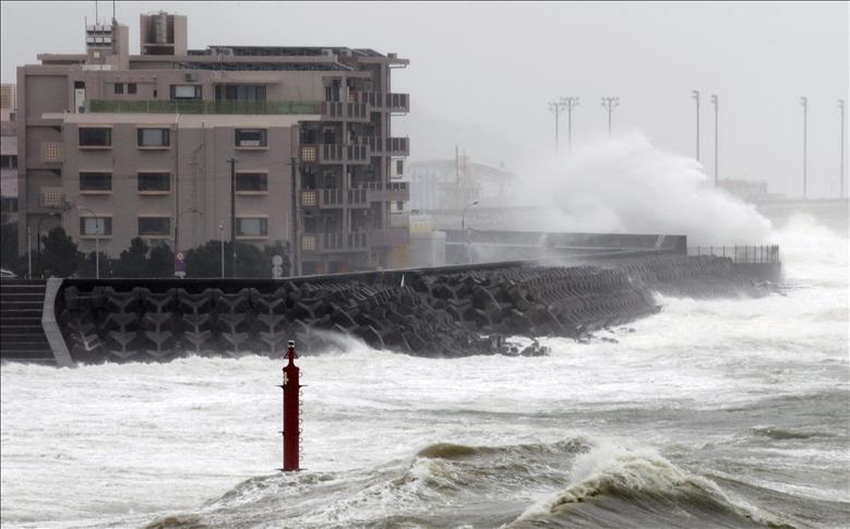 Typhoon leaves 2 dead in Japan; thousands evacuated
