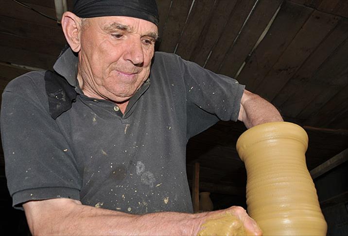 Çömlekleriyle tarihi yansıtıyor