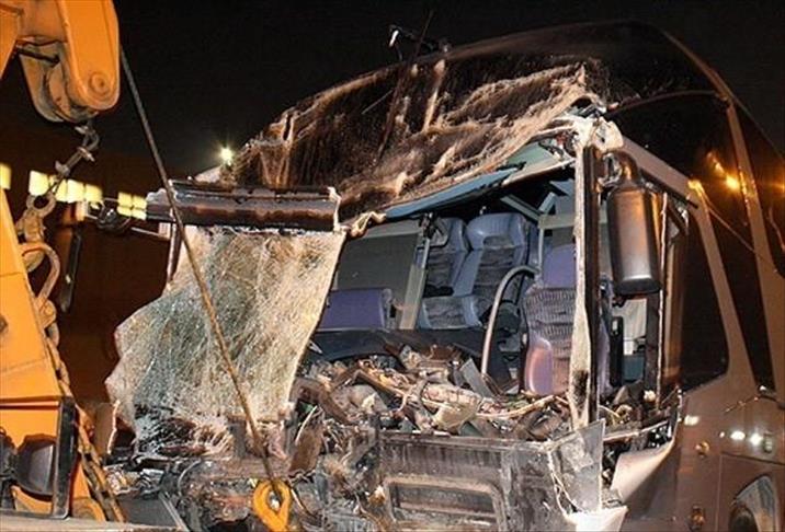 Bus collision kills 15 in Bangladesh