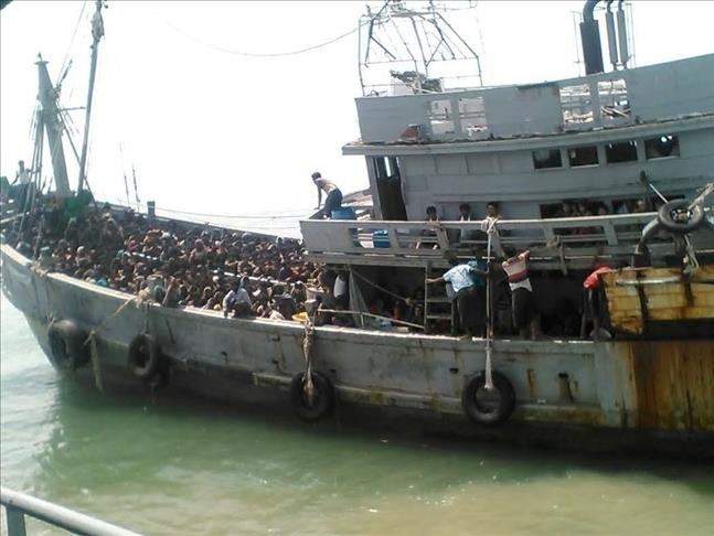 Asylum seeker boat spotted off west Australia: reports