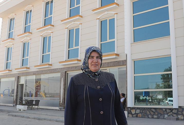 Hibeyle başladı işinin ve eşinin patronu oldu