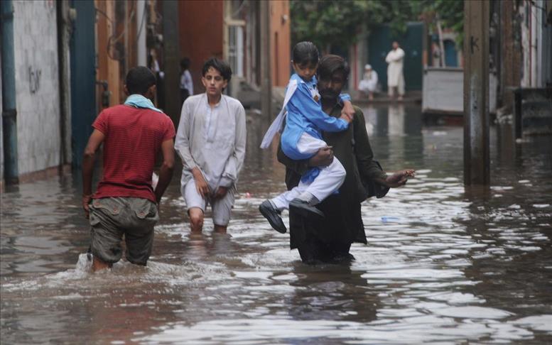 300,000 affected by Pakistan floods