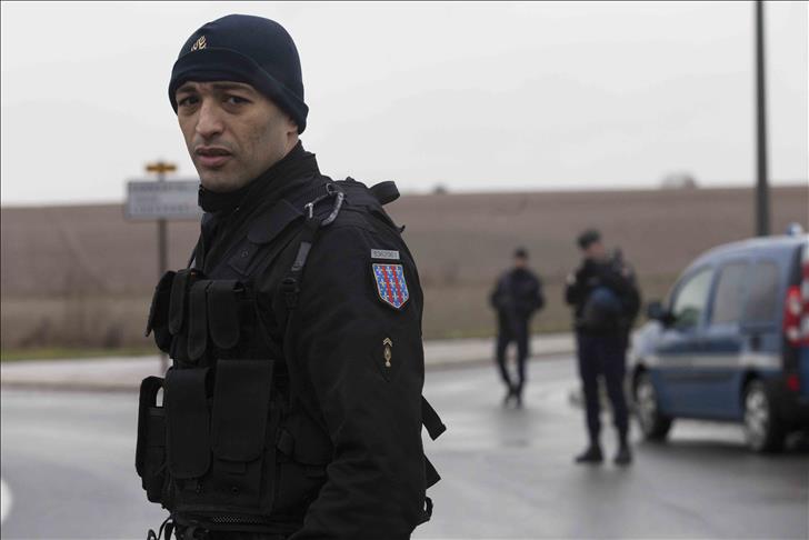 Les Roms évacués de leur camp parisien par la police