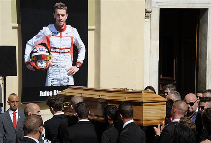 F1 pilotu Bianchi'nin cenazesi toprağa verildi