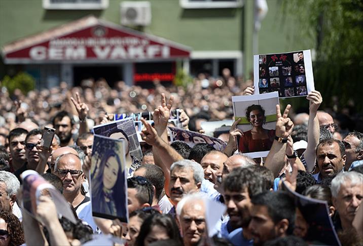 Suruç'taki saldırıda ölenler toprağa veriliyor