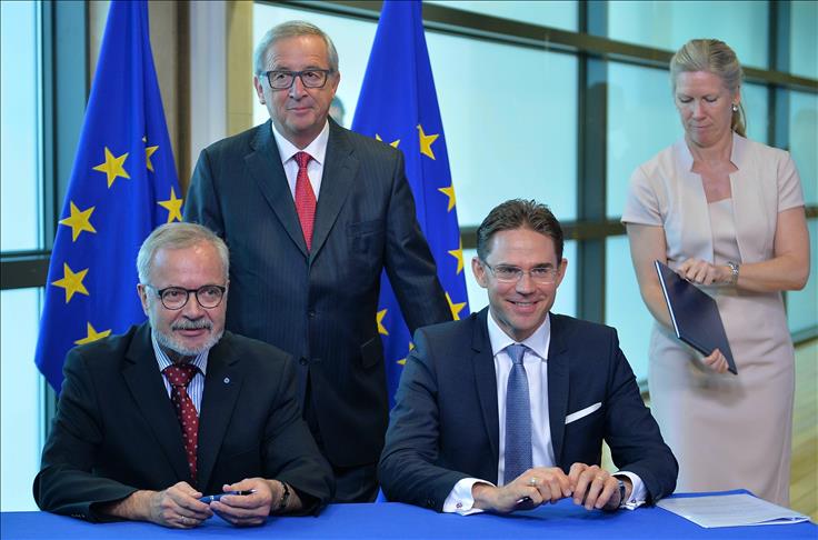 EU leaders sign €315 billion investment plan