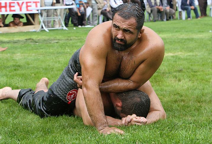 'Yeşil Pehlivan'ın gözü altın kemerde