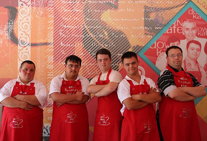 Ön yargıları yıkan 'Down Kafe'