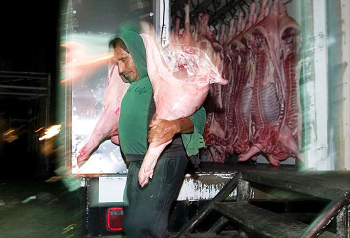 Bulgaristan'a 'domuz etli' yemek tepkisi