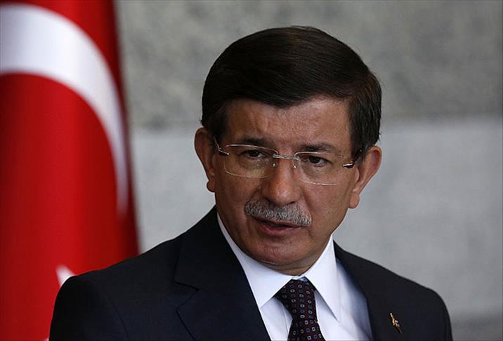 Başbakan Davutoğlu'ndan şehit ailesine başsağlığı