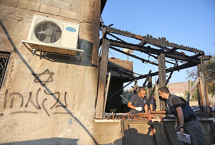 Yahudi yerleşimciler Filistinli ailenin evini ateşe verdi