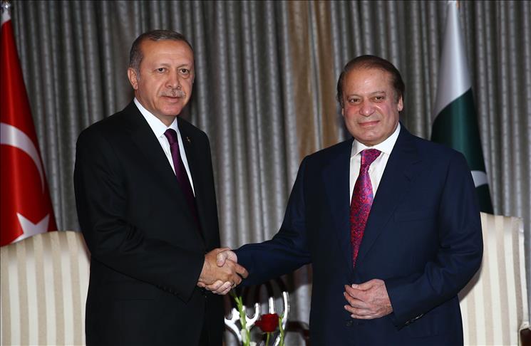Erdogan meets Sharif in Pakistan