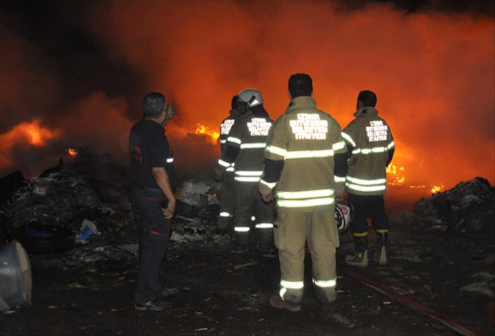 İzmir'de hurda kağıt deposunda yangın