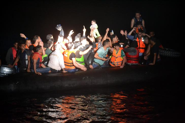 'Over 2,000 migrants die' trying to cross Mediterranean
