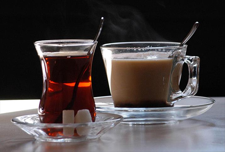 Kahve çay ve kolalı içecekler aşırı terlemeyi tetikliyor