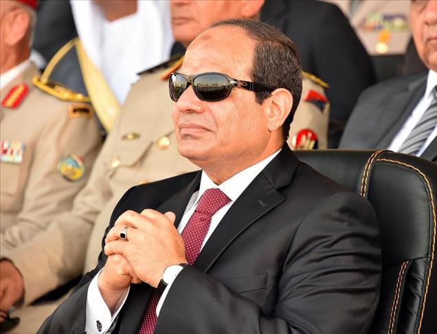 Sisi appears in military outfit ahead of canal opening