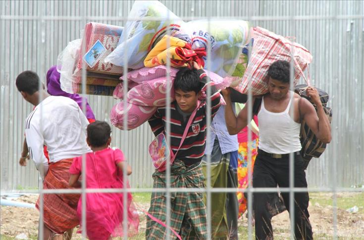 Rohingya boat people moved to new shelter in Indonesia