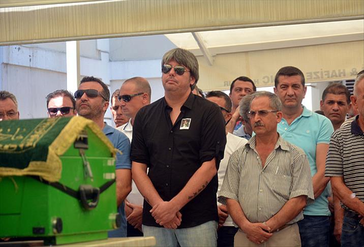 Beşiktaşlı kaleci Fevzi'nin annesi toprağa verildi