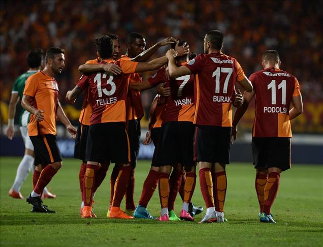 Football: Galatasaray win 2015 Turkish Super Cup