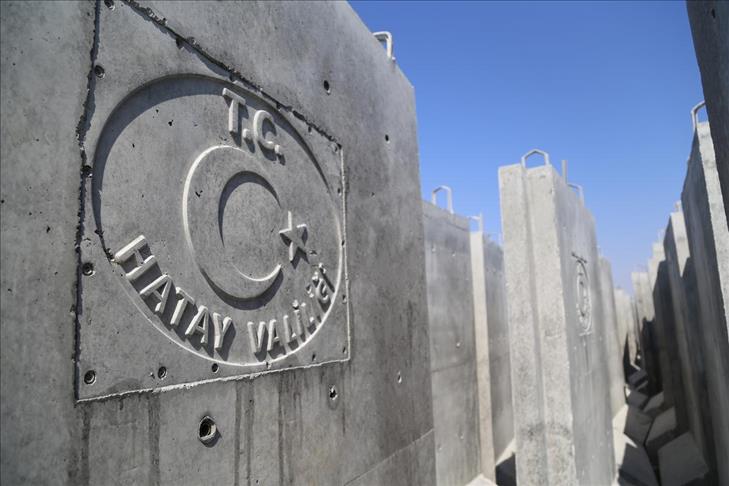 Turkey building concrete wall on its Syrian border