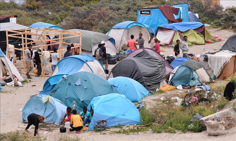 Paris, London sign agreement on Calais migrants' crisis