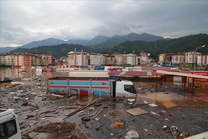 Flood, landslides 'kill 8 people' in northeastern Turkey