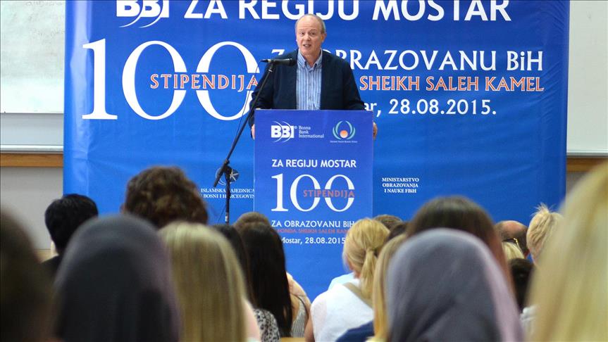Mostar: BBI banka dodijelila stipendije za 100 djece bez roditelja