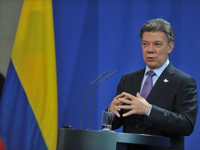 Santos unveils aid package for expelled Colombians