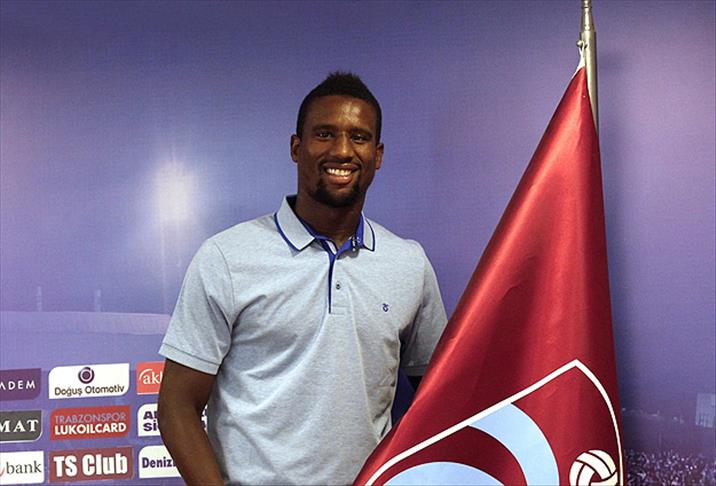 Trabzonspor Douglas ile sözleşme imzaladı