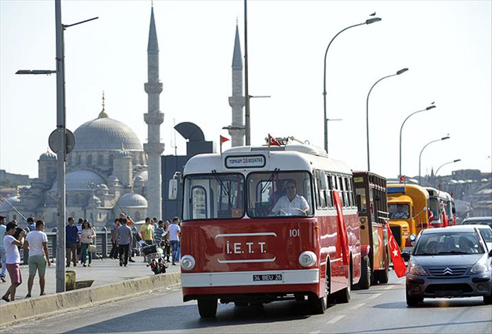 Nostaljik otobüslerle bayram gezisi