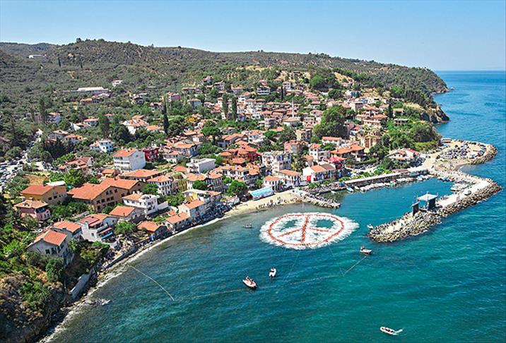 460 kişiyle oluşturulan 'Barış Sembolü' rekor getirdi