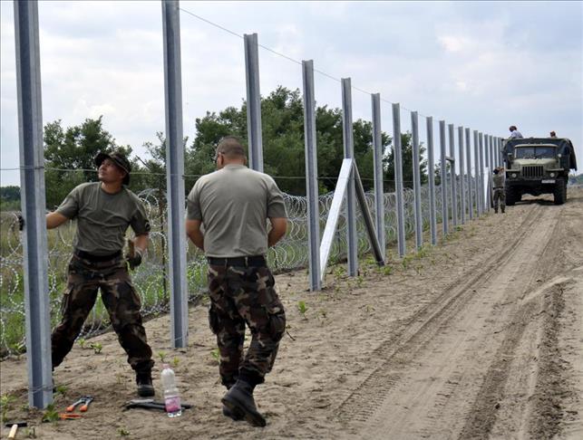 Hungary slams French criticism of border fence