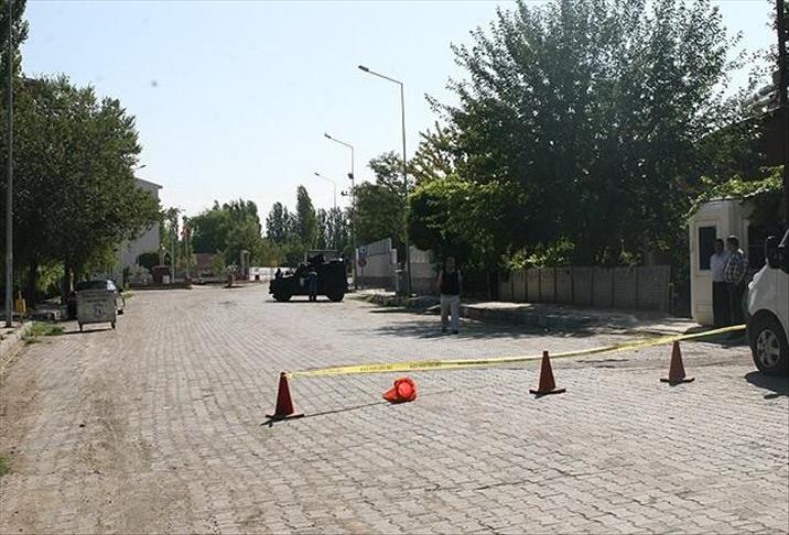 Turkish policeman martyred by suspected militants