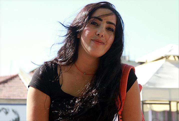 Sare Davutoğlu'ndan 'kahraman ebe'ye teşekkür telefonu