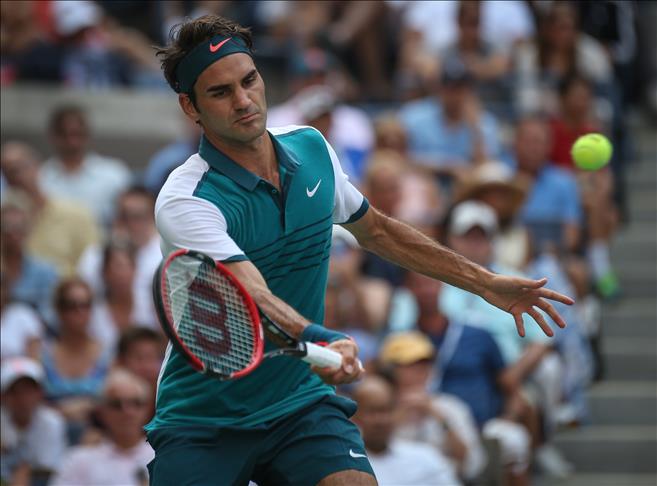 US Open: Federer, Halep, other favorites advance