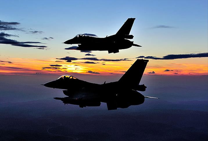 Irak'ın kuzeyindeki PKK kampları bombalandı