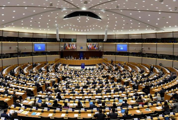 Le Parlement européen interdit le clonage animal