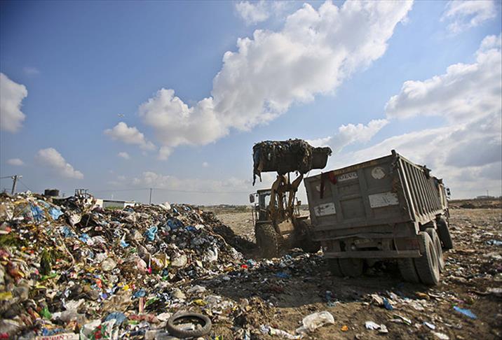Gazze'nin çevresini 'çöp dağları' sardı