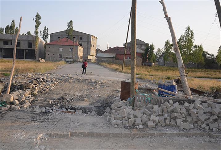 Hendekler kapatıldı barikatlar kaldırıldı