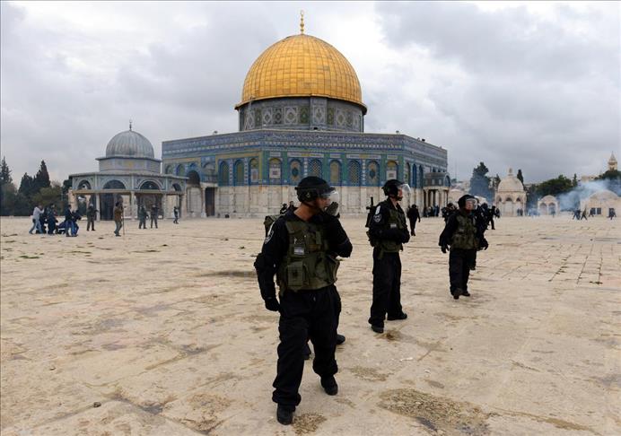 Israeli forces storm Jerusalem's Al-Aqsa, injuring dozens