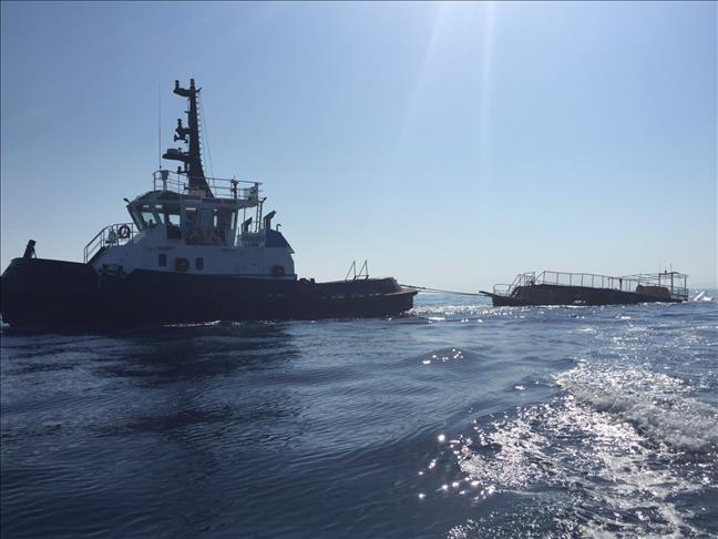 22 die as refugee boat sinks off Turkey's Aegean coast