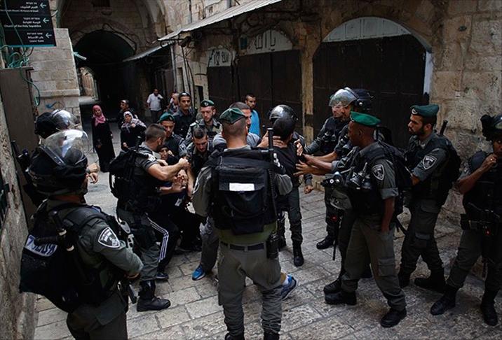 Израильские солдаты взошли на минбар в Мечети «Аль-Акса» в солдатских ботинках