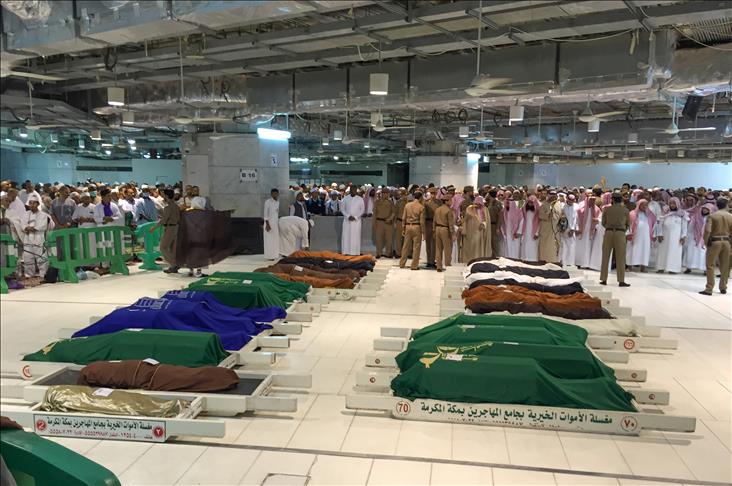 دفن عدد من ضحايا سقوط الرافعة في الحرم المكي