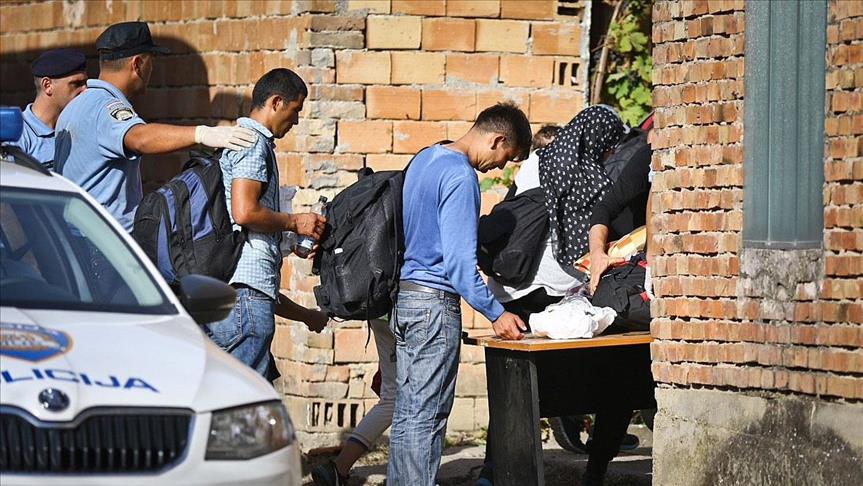 More than 400 refugees enter Croatia from Serbia