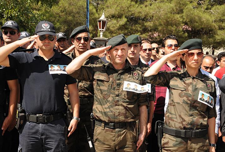 Nusaybin'de şehit düşen polisler için tören