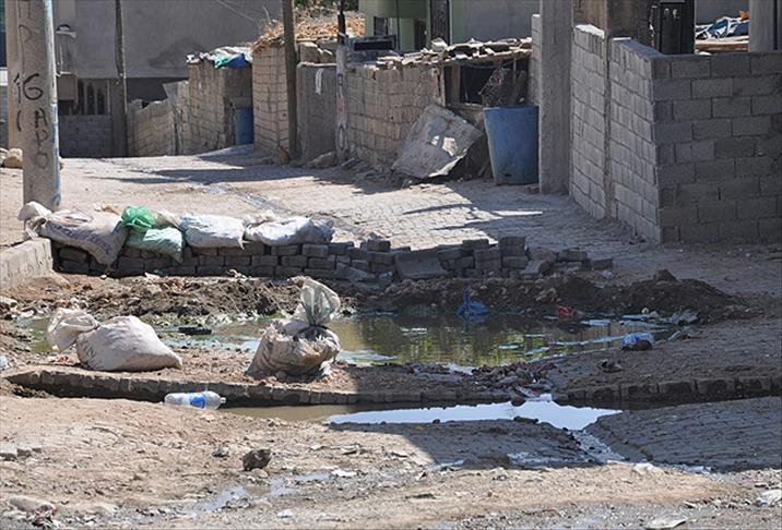 Şırnak'ta teröristlerin kazdığı hendekler kapatılıyor