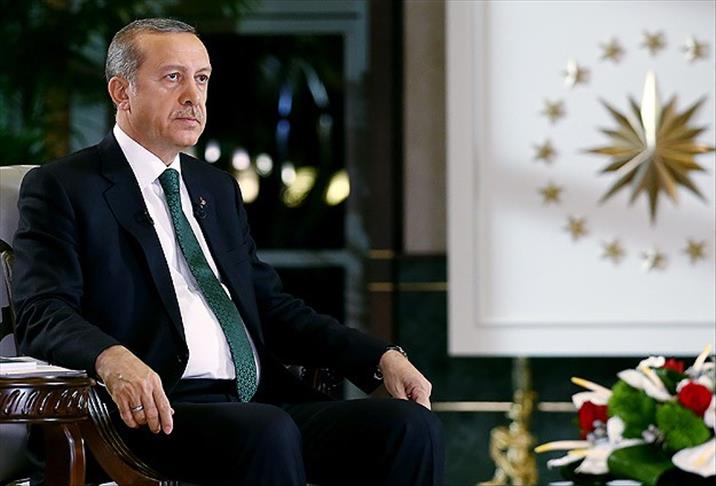 Erdogan attacks 'dishonorable' magazine over 'selfie'
