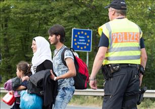 EU parliament backs refugee relocation plan