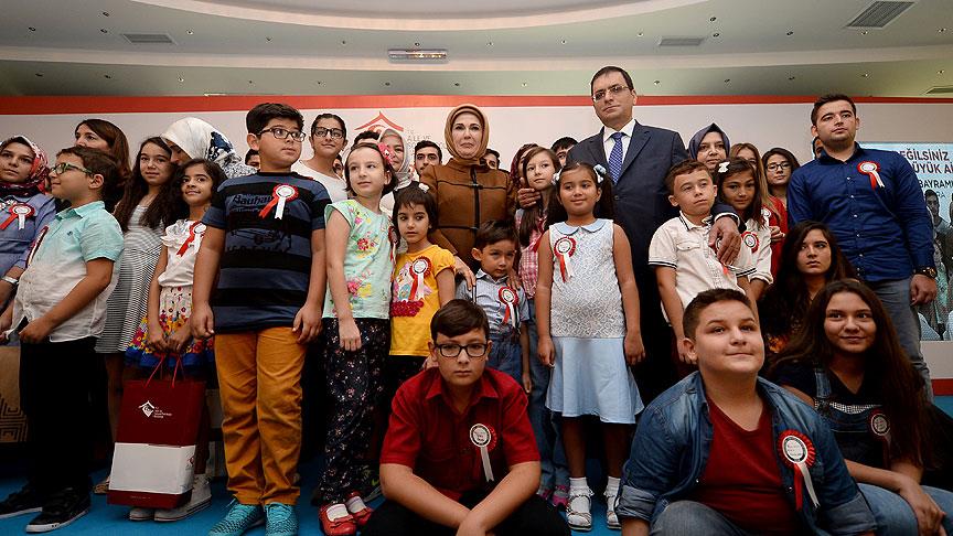 Şehit çocuklarına tablet ve dizüstü bilgisayar dağıtıldı